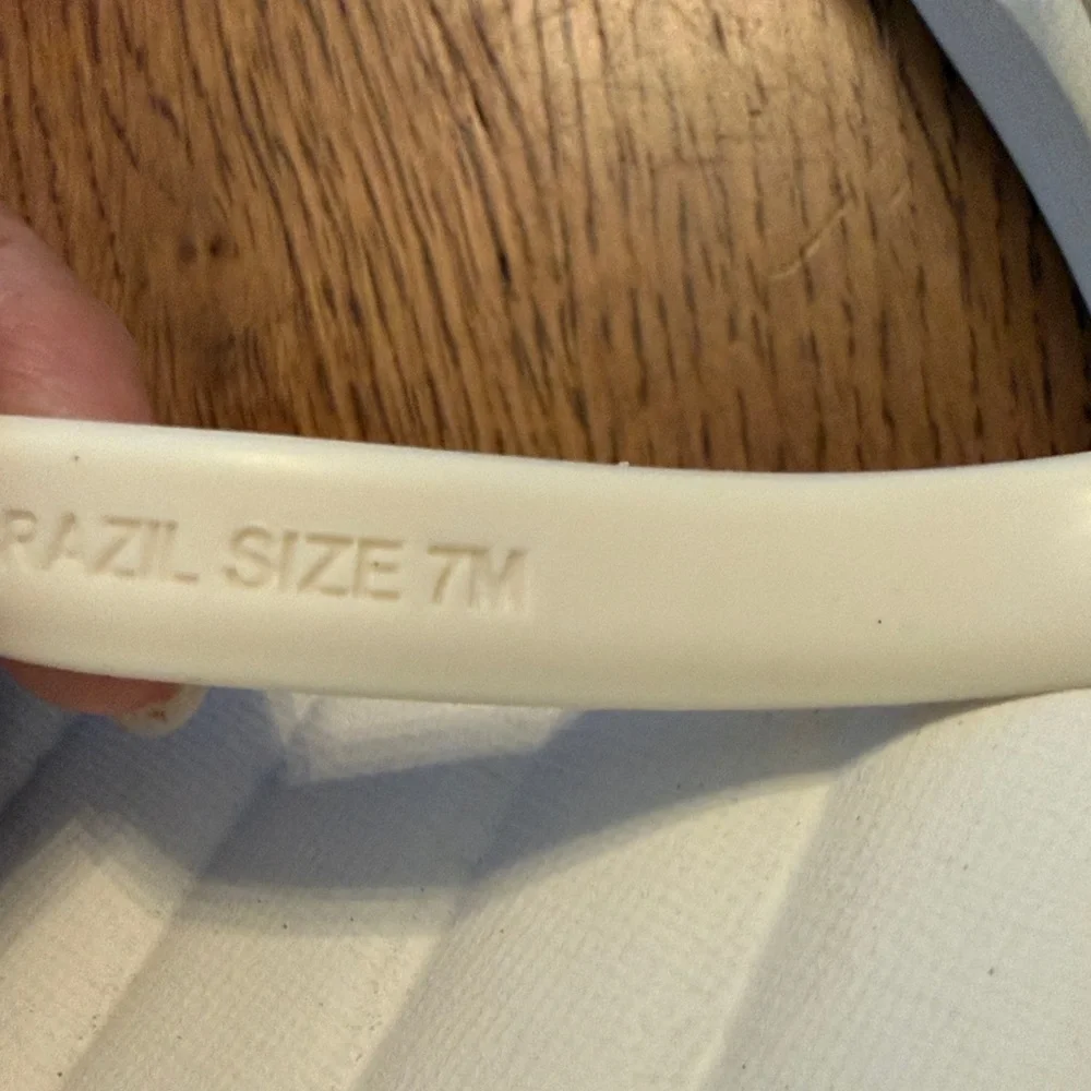Tory Burch Cream Flip Flops with Logo Accent size 7